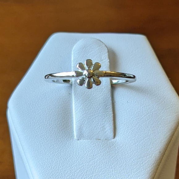 Sterling silver flower ring - Picture 9 of 12